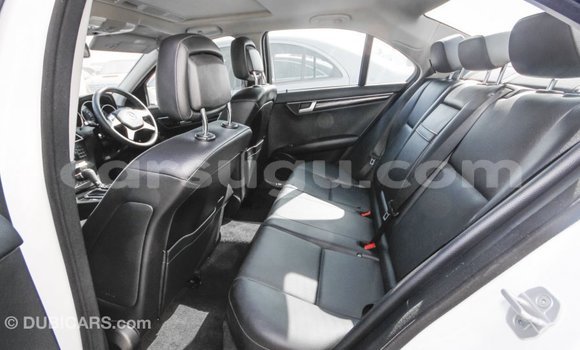 Sayi Imported Mercedes-Benz 200 White Mota in Import - Dubai a Burkina Faso Sayi Imported Mercedes-Benz 200 White Mota in Import - Dubai a Burkina Faso