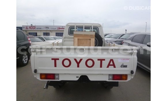 Acheter Import Voiture Toyota Land Cruiser Blanc à Import - Dubai, Burkina-Faso Acheter Import Voiture Toyota Land Cruiser Blanc à Import - Dubai, Burkina-Faso