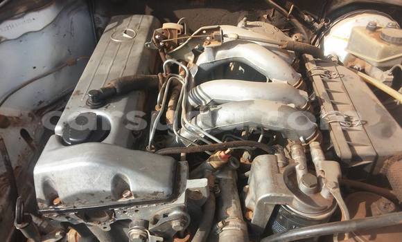 Acheter Neuf Voiture Mercedes-Benz 190 Blanc à Ouagadougou, Burkina-Faso Acheter Neuf Voiture Mercedes-Benz 190 Blanc à Ouagadougou, Burkina-Faso