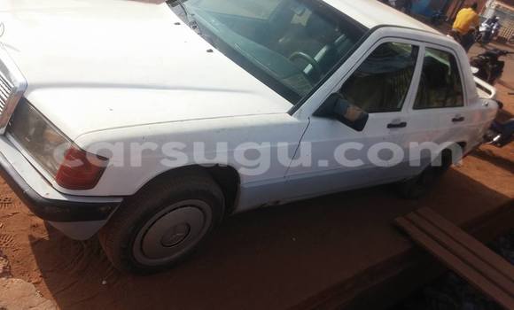 Acheter Neuf Voiture Mercedes-Benz 190 Blanc à Ouagadougou, Burkina-Faso Acheter Neuf Voiture Mercedes-Benz 190 Blanc à Ouagadougou, Burkina-Faso