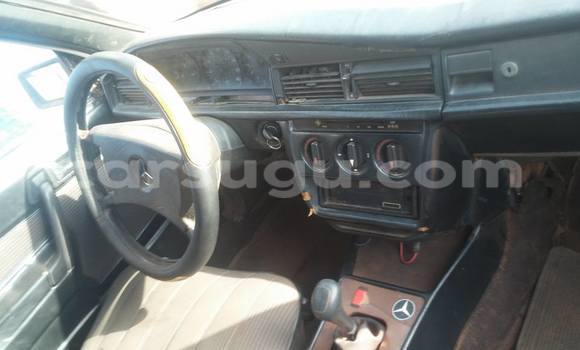 Acheter Neuf Voiture Mercedes-Benz 190 Blanc à Ouagadougou, Burkina-Faso Acheter Neuf Voiture Mercedes-Benz 190 Blanc à Ouagadougou, Burkina-Faso