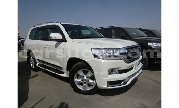 Acheter Import Voiture Toyota Land Cruiser Blanc à Import - Dubai, Burkina-Faso Acheter Import Voiture Toyota Land Cruiser Blanc à Import - Dubai, Burkina-Faso