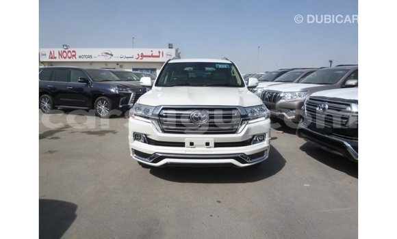 Acheter Import Voiture Toyota Land Cruiser Blanc à Import - Dubai, Burkina-Faso Acheter Import Voiture Toyota Land Cruiser Blanc à Import - Dubai, Burkina-Faso