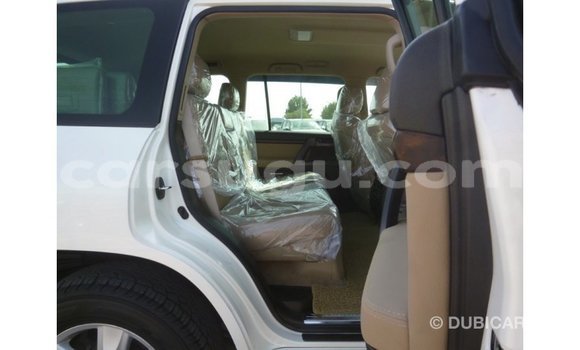 Acheter Import Voiture Toyota Land Cruiser Blanc à Import - Dubai, Burkina-Faso Acheter Import Voiture Toyota Land Cruiser Blanc à Import - Dubai, Burkina-Faso