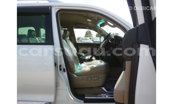 Acheter Import Voiture Toyota Land Cruiser Blanc à Import - Dubai, Burkina-Faso Acheter Import Voiture Toyota Land Cruiser Blanc à Import - Dubai, Burkina-Faso