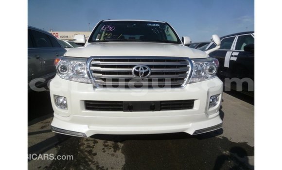 Acheter Import Voiture Toyota Land Cruiser Blanc à Import - Dubai, Burkina-Faso Acheter Import Voiture Toyota Land Cruiser Blanc à Import - Dubai, Burkina-Faso