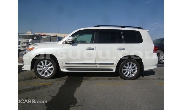 Acheter Import Voiture Toyota Land Cruiser Blanc à Import - Dubai, Burkina-Faso Acheter Import Voiture Toyota Land Cruiser Blanc à Import - Dubai, Burkina-Faso