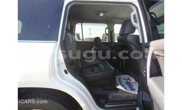 Acheter Import Voiture Toyota Land Cruiser Blanc à Import - Dubai, Burkina-Faso Acheter Import Voiture Toyota Land Cruiser Blanc à Import - Dubai, Burkina-Faso