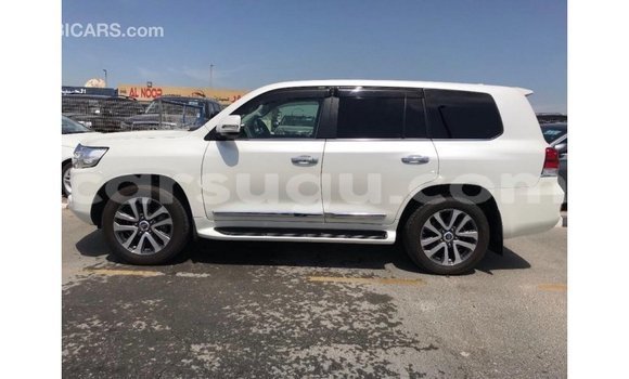 Sayi Imported Toyota Land Cruiser White Mota in Import - Dubai a Burkina Faso Sayi Imported Toyota Land Cruiser White Mota in Import - Dubai a Burkina Faso