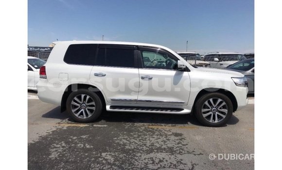 Sayi Imported Toyota Land Cruiser White Mota in Import - Dubai a Burkina Faso Sayi Imported Toyota Land Cruiser White Mota in Import - Dubai a Burkina Faso