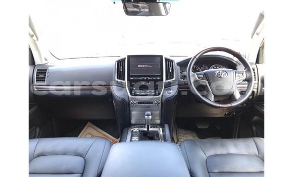 Sayi Imported Toyota Land Cruiser White Mota in Import - Dubai a Burkina Faso Sayi Imported Toyota Land Cruiser White Mota in Import - Dubai a Burkina Faso