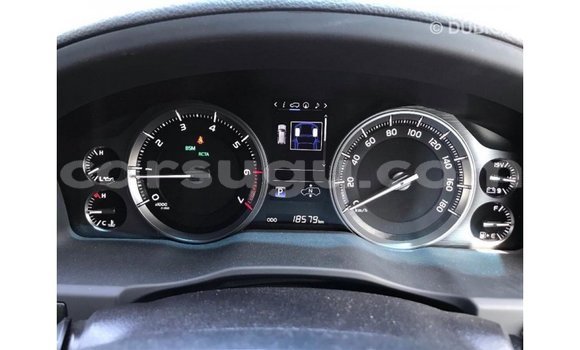 Sayi Imported Toyota Land Cruiser White Mota in Import - Dubai a Burkina Faso Sayi Imported Toyota Land Cruiser White Mota in Import - Dubai a Burkina Faso