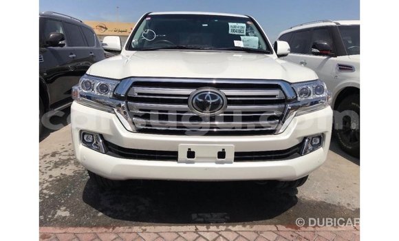Sayi Imported Toyota Land Cruiser White Mota in Import - Dubai a Burkina Faso Sayi Imported Toyota Land Cruiser White Mota in Import - Dubai a Burkina Faso