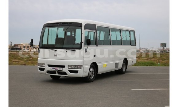 Acheter Import Utilitaire Nissan Evalia Blanc à Import - Dubai, Burkina-Faso