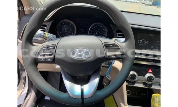 Sayi Imported Hyundai Elantra White Mota in Import - Dubai a Burkina Faso Sayi Imported Hyundai Elantra White Mota in Import - Dubai a Burkina Faso