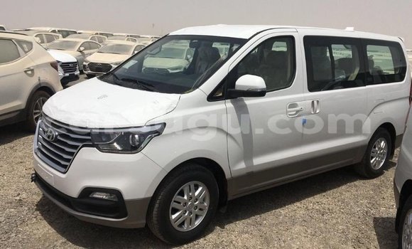 Sayi Imported Hyundai Accent White Mota in Import - Dubai a Burkina Faso Sayi Imported Hyundai Accent White Mota in Import - Dubai a Burkina Faso