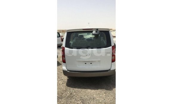 Sayi Imported Hyundai Accent White Mota in Import - Dubai a Burkina Faso Sayi Imported Hyundai Accent White Mota in Import - Dubai a Burkina Faso