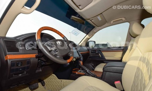 Acheter Import Voiture Toyota Land Cruiser Blanc à Import - Dubai, Burkina-Faso Acheter Import Voiture Toyota Land Cruiser Blanc à Import - Dubai, Burkina-Faso