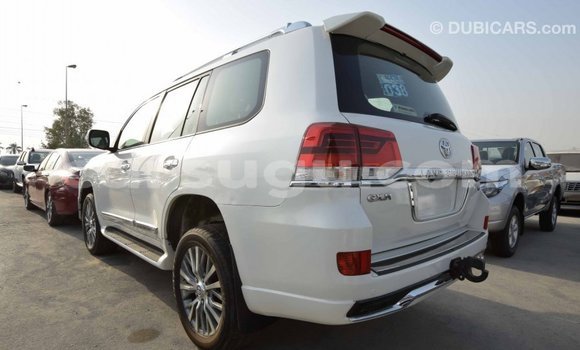 Acheter Import Voiture Toyota Land Cruiser Blanc à Import - Dubai, Burkina-Faso Acheter Import Voiture Toyota Land Cruiser Blanc à Import - Dubai, Burkina-Faso