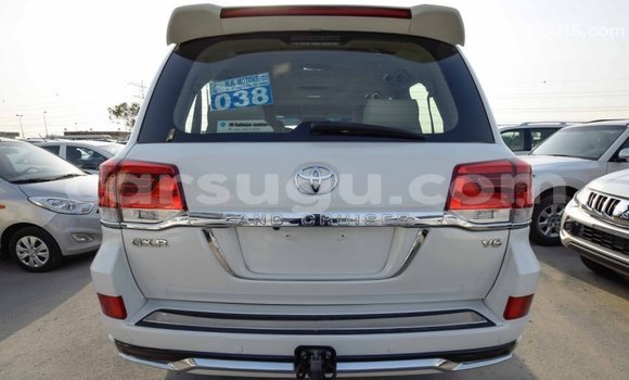 Acheter Import Voiture Toyota Land Cruiser Blanc à Import - Dubai, Burkina-Faso Acheter Import Voiture Toyota Land Cruiser Blanc à Import - Dubai, Burkina-Faso