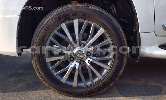 Acheter Import Voiture Toyota Land Cruiser Blanc à Import - Dubai, Burkina-Faso Acheter Import Voiture Toyota Land Cruiser Blanc à Import - Dubai, Burkina-Faso