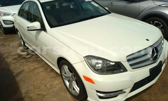 Acheter Occasion Voiture Mercedes-Benz C–Class Blanc à Ouagadougou, Burkina-Faso Acheter Occasion Voiture Mercedes-Benz C–Class Blanc à Ouagadougou, Burkina-Faso
