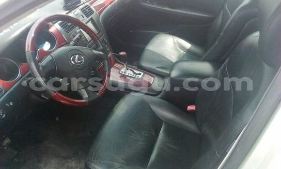 Sayi Na hannu Lexus ES Azurfa Mota in Ouagadougou a Burkina Faso Sayi Na hannu Lexus ES Azurfa Mota in Ouagadougou a Burkina Faso