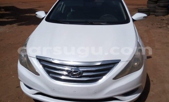 Sayi Na hannu Hyundai Sonata White Mota in Ouagadougou a Burkina Faso Sayi Na hannu Hyundai Sonata White Mota in Ouagadougou a Burkina Faso