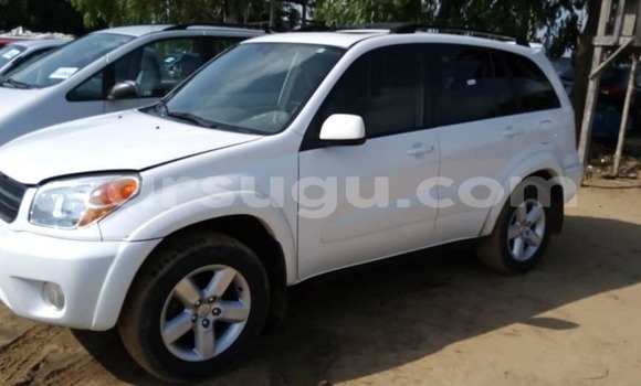 Sayi Na hannu Toyota RAV4 White Mota in Ouagadougou a Burkina Faso Sayi Na hannu Toyota RAV4 White Mota in Ouagadougou a Burkina Faso