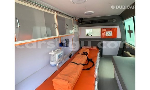 Buy Import Toyota Land Cruiser White Car in Import - Dubai in Burkina Faso Buy Import Toyota Land Cruiser White Car in Import - Dubai in Burkina Faso