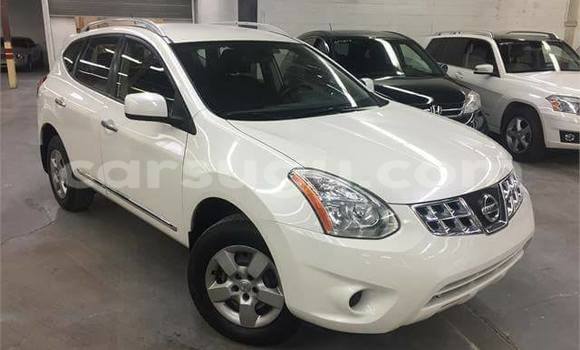 Sayi Sabo Nissan Pickup White Mota in Ouagadougou a Burkina Faso Sayi Sabo Nissan Pickup White Mota in Ouagadougou a Burkina Faso