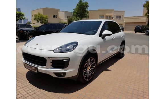 Sayi Imported Porsche Cayenne White Mota in Import - Dubai a Burkina Faso