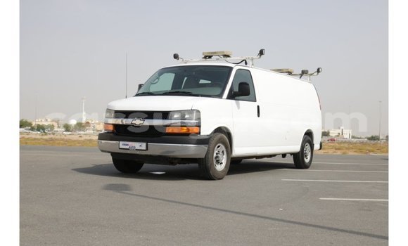 Sayi Imported Chevrolet Express White Mota in Import - Dubai a Burkina Faso