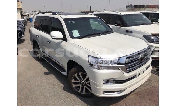 Sayi Imported Toyota Land Cruiser White Mota in Import - Dubai a Burkina Faso Sayi Imported Toyota Land Cruiser White Mota in Import - Dubai a Burkina Faso