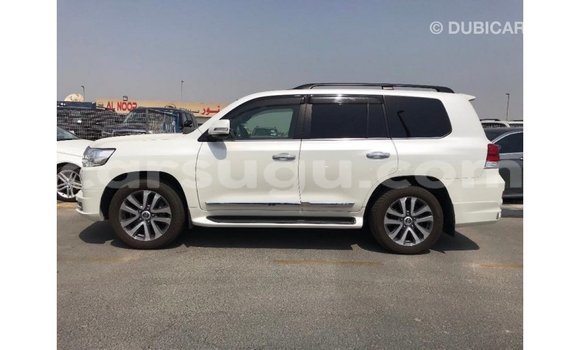 Sayi Imported Toyota Land Cruiser White Mota in Import - Dubai a Burkina Faso Sayi Imported Toyota Land Cruiser White Mota in Import - Dubai a Burkina Faso