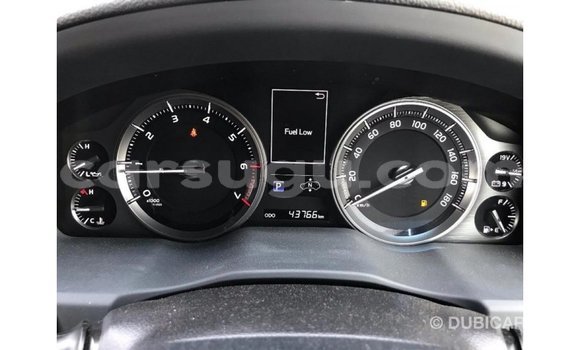 Sayi Imported Toyota Land Cruiser White Mota in Import - Dubai a Burkina Faso Sayi Imported Toyota Land Cruiser White Mota in Import - Dubai a Burkina Faso