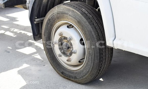 Acheter Import Voiture Mercedes-Benz 190 Blanc à Import - Dubai, Burkina-Faso Acheter Import Voiture Mercedes-Benz 190 Blanc à Import - Dubai, Burkina-Faso