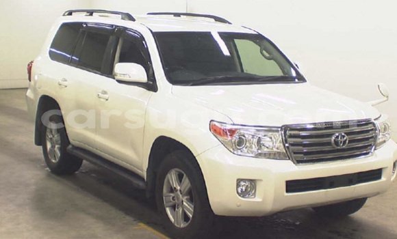 Acheter Import Voiture Toyota Land Cruiser Blanc à Import - Dubai, Burkina-Faso Acheter Import Voiture Toyota Land Cruiser Blanc à Import - Dubai, Burkina-Faso