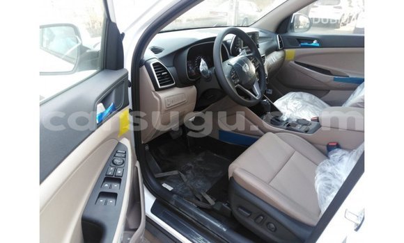 Sayi Imported Hyundai Tucson White Mota in Import - Dubai a Burkina Faso Sayi Imported Hyundai Tucson White Mota in Import - Dubai a Burkina Faso