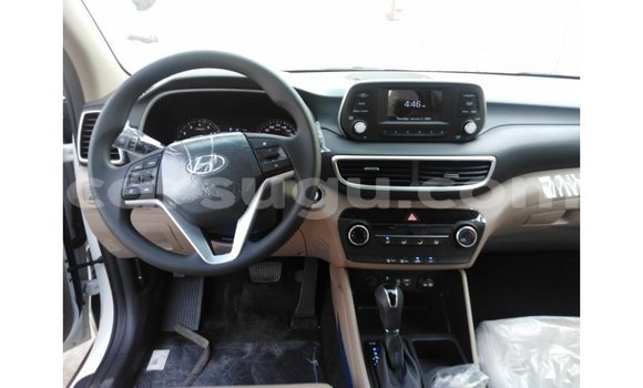 Sayi Imported Hyundai Tucson White Mota in Import - Dubai a Burkina Faso Sayi Imported Hyundai Tucson White Mota in Import - Dubai a Burkina Faso