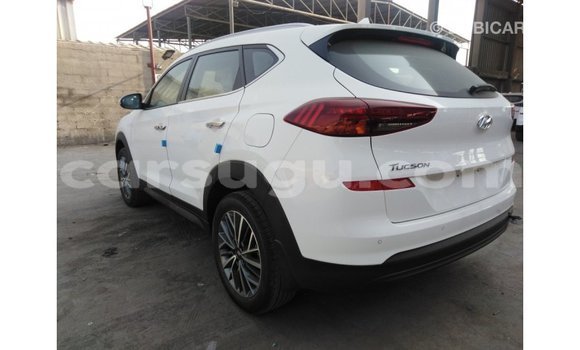 Sayi Imported Hyundai Tucson White Mota in Import - Dubai a Burkina Faso Sayi Imported Hyundai Tucson White Mota in Import - Dubai a Burkina Faso