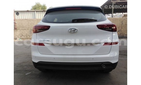 Sayi Imported Hyundai Tucson White Mota in Import - Dubai a Burkina Faso Sayi Imported Hyundai Tucson White Mota in Import - Dubai a Burkina Faso
