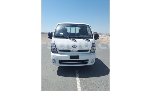 Sayi Imported Kia Carens White Mota in Import - Dubai a Burkina Faso Sayi Imported Kia Carens White Mota in Import - Dubai a Burkina Faso