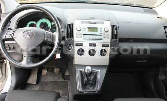 Sayi Sabo Toyota Corolla Azurfa Mota in Ouagadougou a Burkina Faso Sayi Sabo Toyota Corolla Azurfa Mota in Ouagadougou a Burkina Faso