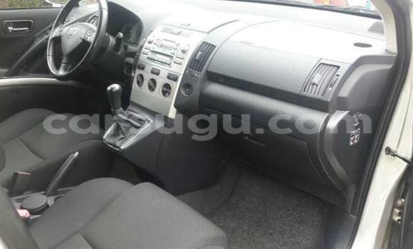 Sayi Sabo Toyota Corolla Azurfa Mota in Ouagadougou a Burkina Faso Sayi Sabo Toyota Corolla Azurfa Mota in Ouagadougou a Burkina Faso