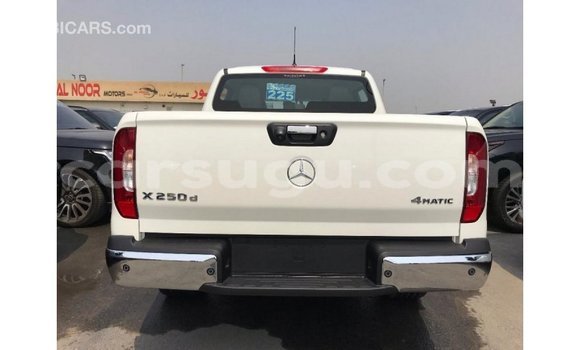Sayi Imported Mercedes-Benz 250 White Mota in Import - Dubai a Burkina Faso Sayi Imported Mercedes-Benz 250 White Mota in Import - Dubai a Burkina Faso