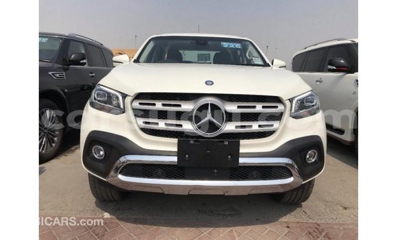 Sayi Imported Mercedes-Benz 250 White Mota in Import - Dubai a Burkina Faso Sayi Imported Mercedes-Benz 250 White Mota in Import - Dubai a Burkina Faso