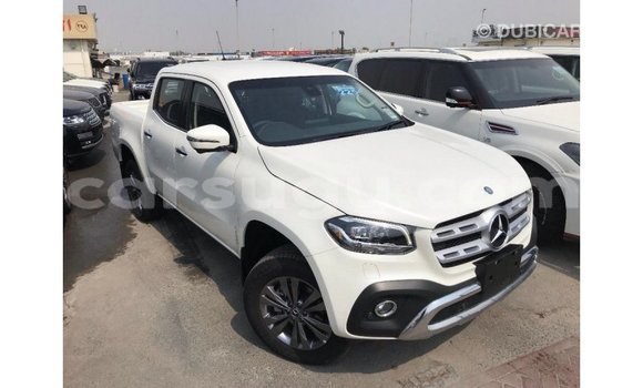 Sayi Imported Mercedes-Benz 250 White Mota in Import - Dubai a Burkina Faso Sayi Imported Mercedes-Benz 250 White Mota in Import - Dubai a Burkina Faso