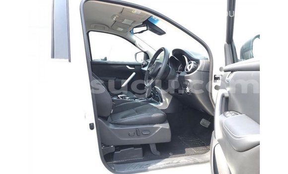 Sayi Imported Mercedes-Benz 250 White Mota in Import - Dubai a Burkina Faso Sayi Imported Mercedes-Benz 250 White Mota in Import - Dubai a Burkina Faso