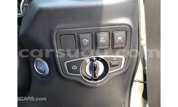 Sayi Imported Mercedes-Benz 250 White Mota in Import - Dubai a Burkina Faso Sayi Imported Mercedes-Benz 250 White Mota in Import - Dubai a Burkina Faso